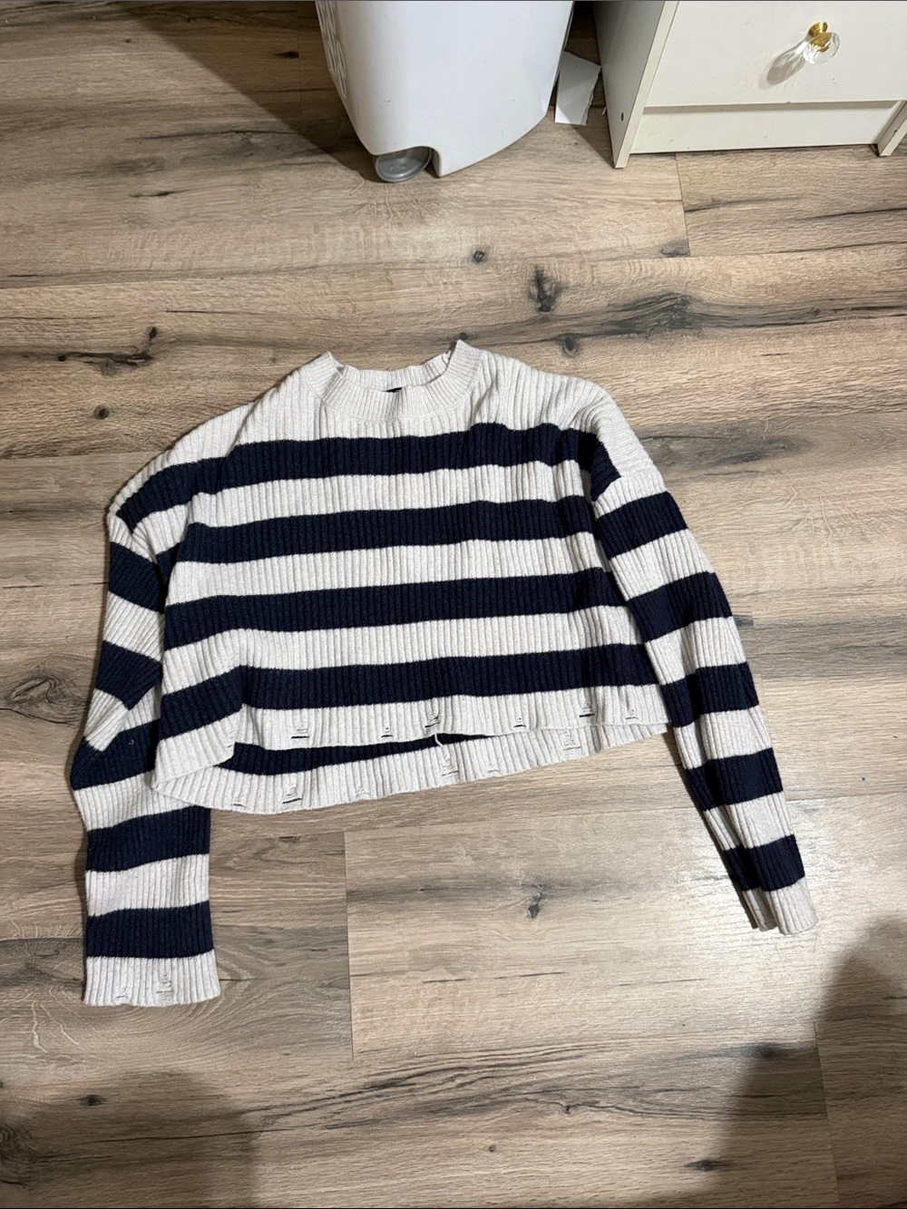 Cropped Striped Knit Sweater - Navy & White